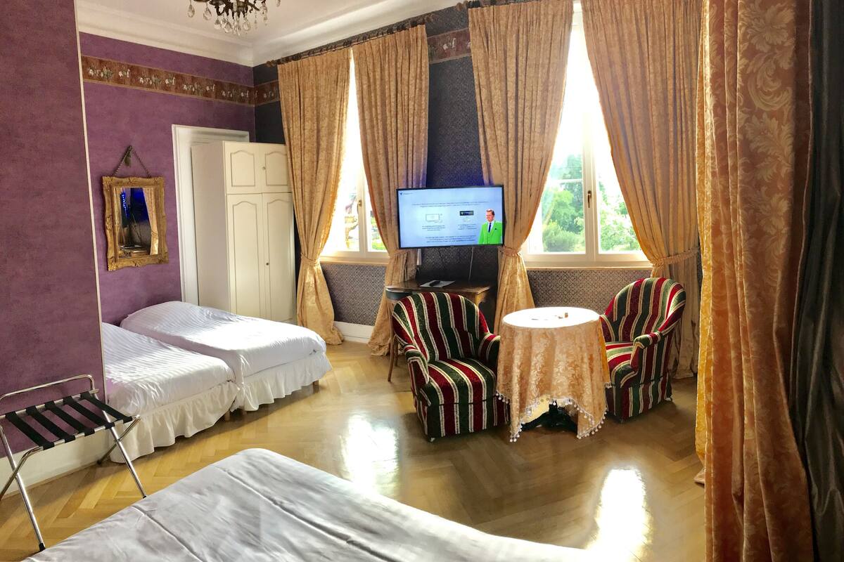 50-cm flat-screen tv with digital channels, tv