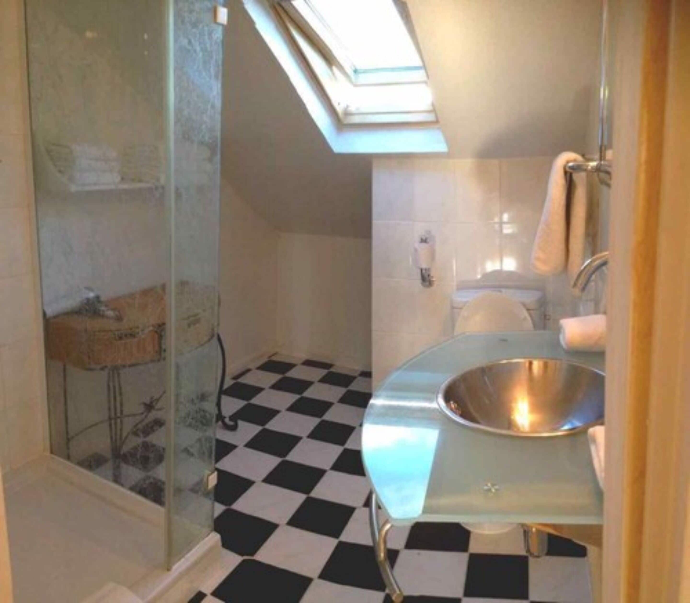 comfort apartment, 2 bedrooms | bathroom | towels