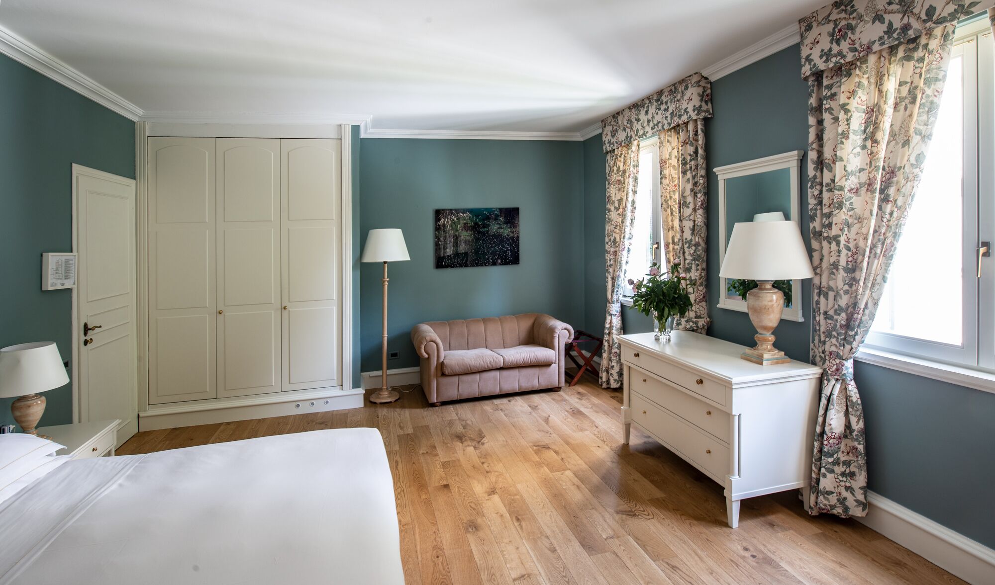 junior suite | 1 bedroom, premium bedding, select comfort beds, minibar