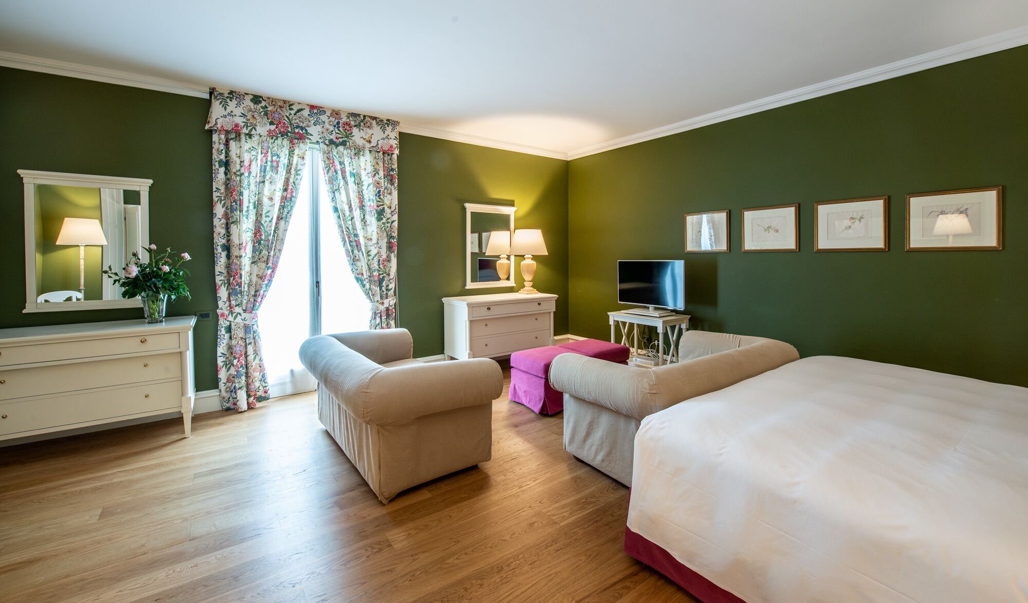 junior suite | 1 bedroom, premium bedding, select comfort beds, minibar