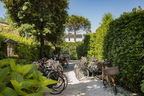 Bicycling - Hotel Franceschi (Forte dei Marmi)