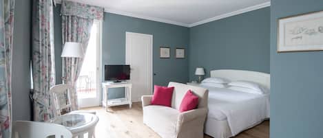 Chambre Triple Deluxe | Literie de qualité supérieure, matelas Select Comfort, minibar