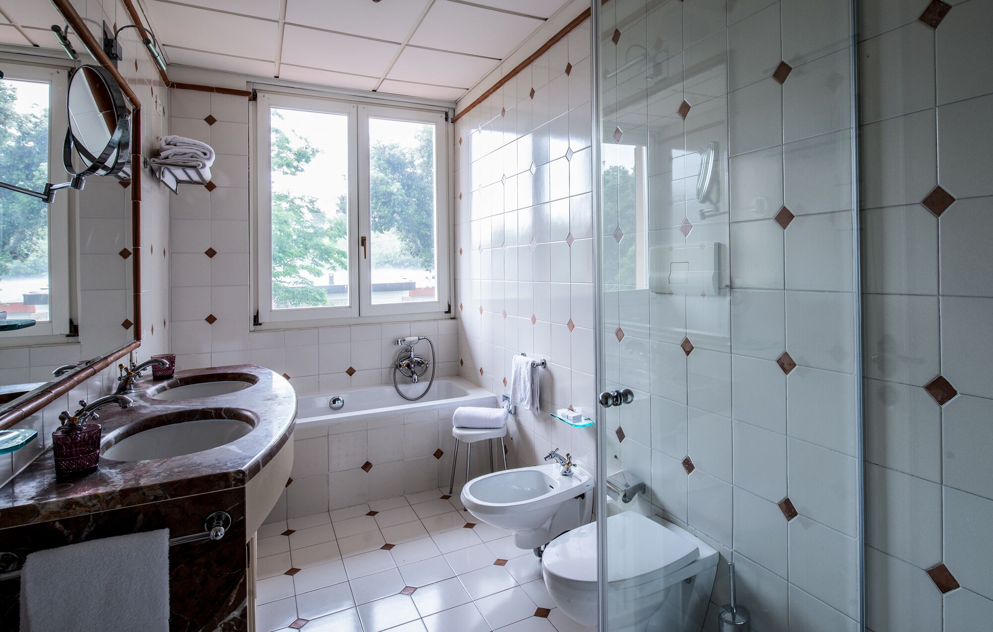 junior suite, garden view | bathroom | free toiletries, hair dryer, slippers, bidet