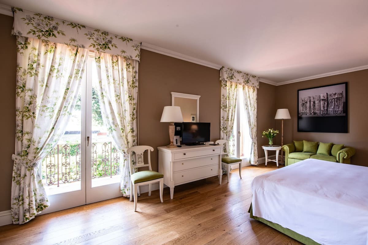 Junior Suite, Garden View | Premium bedding, Select Comfort beds, minibar, in-room safe