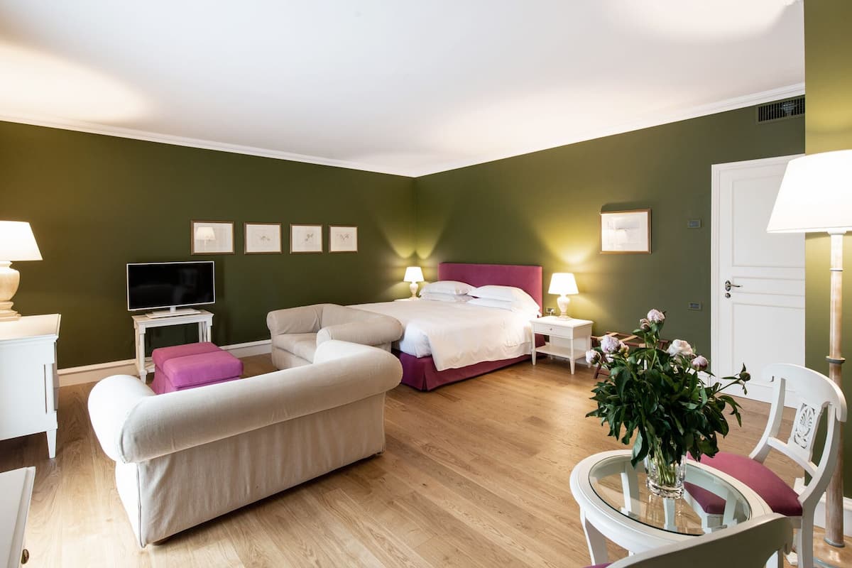 junior suite | 1 bedroom, premium bedding, select comfort beds, minibar