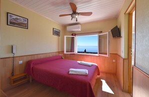 Dobbeltrom – superior, privat bad | Individuelt dekorert, skrivebord, blendingsgardiner og lydisolert