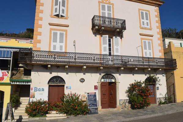Front of property - Hotel Restaurant U Patriarcu (Cagnano)