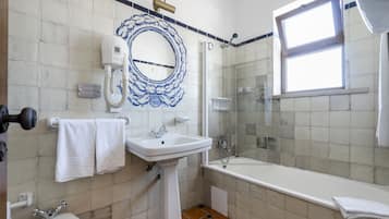 Combined shower/bathtub, free toiletries, hair dryer, bidet