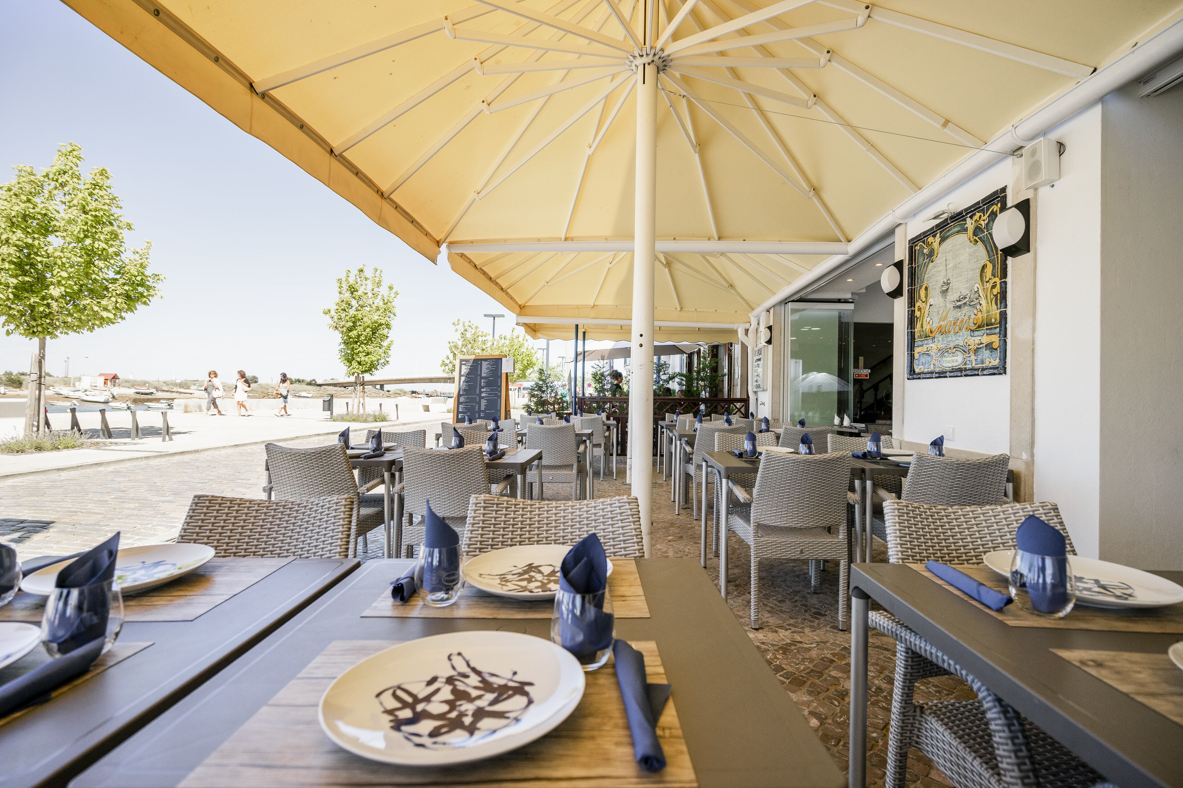 Breakfast, lunch, dinner served; alfresco dining