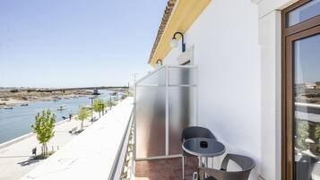 Superior kamer, 1 twee- of 2 eenpersoonsbedden, uitzicht op rivier | Balkon