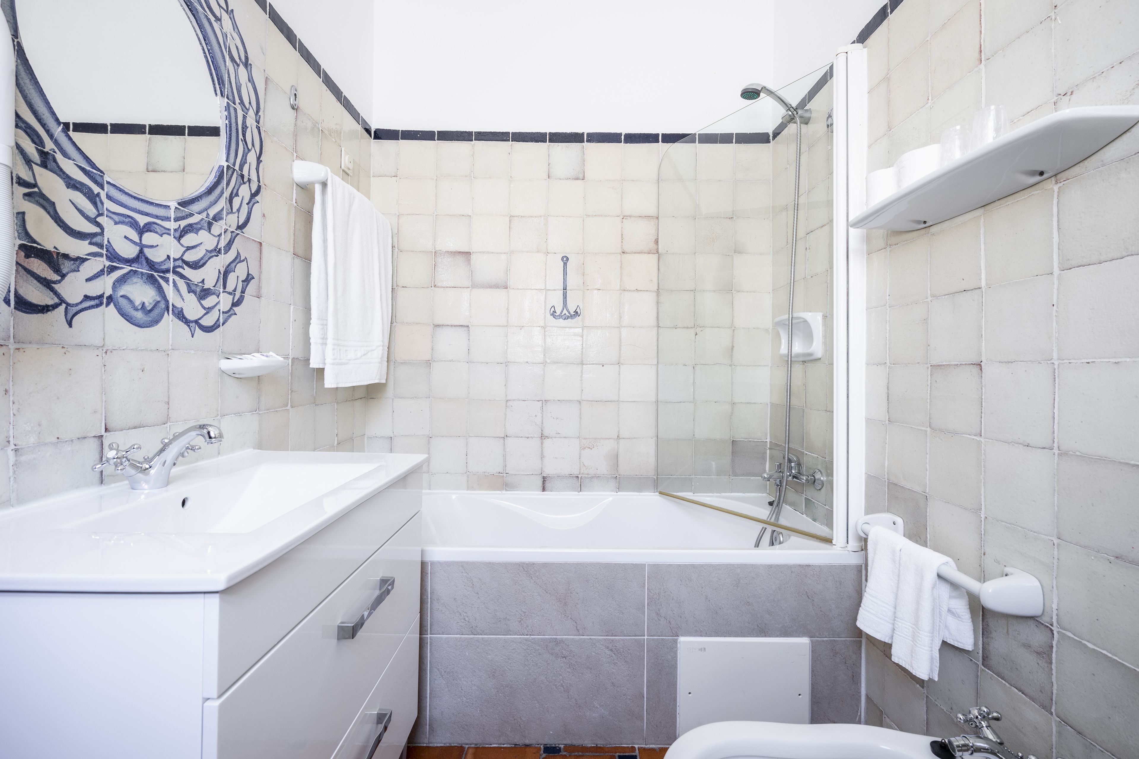 standard double or twin room | bathroom | combined shower/bathtub, free toiletries, hair dryer, bidet