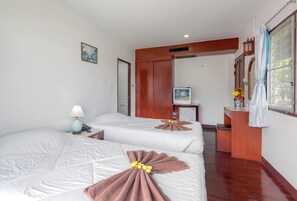 标准房 | 迷你吧、办公桌、遮光窗帘、折叠床/加床（额外收费）