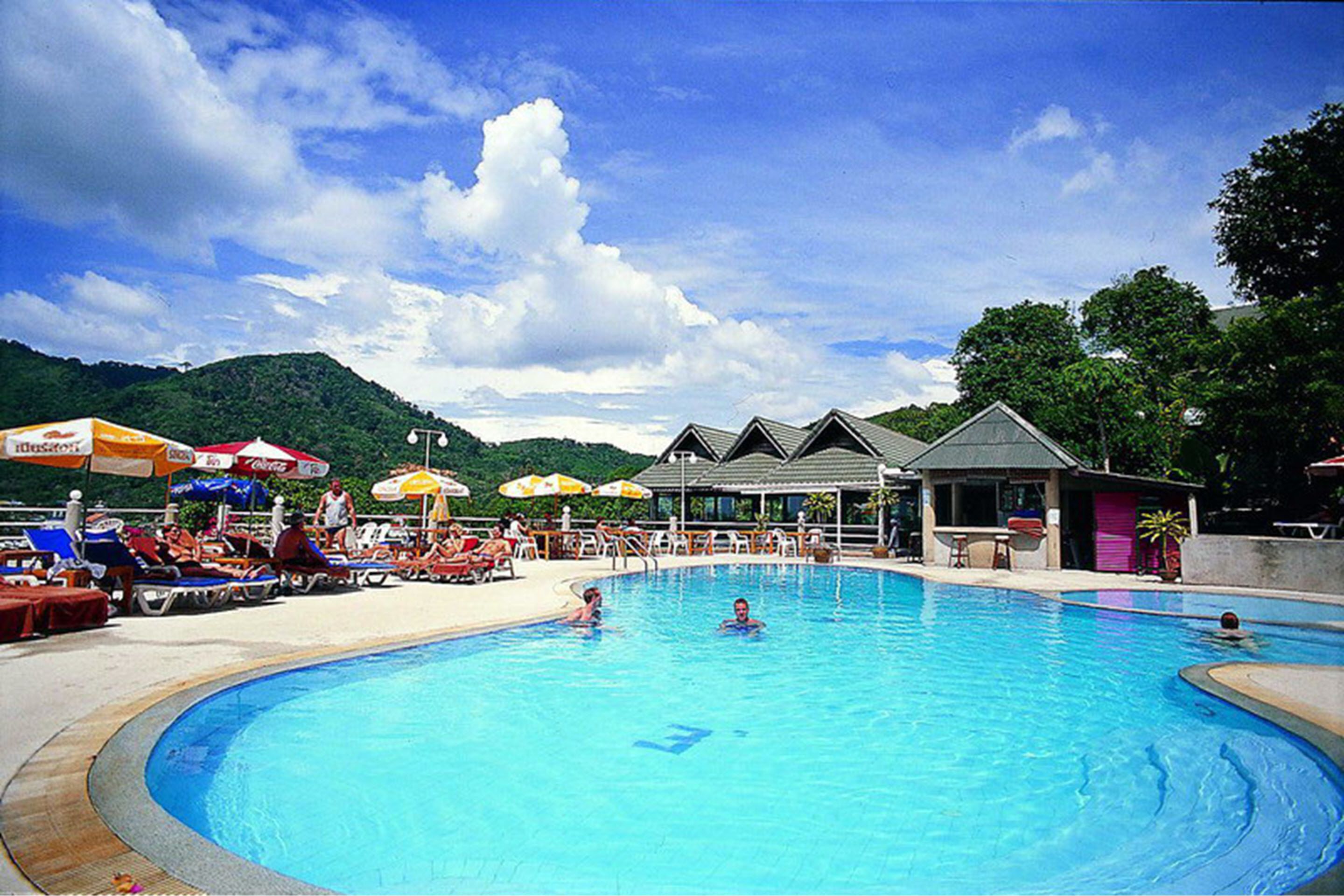 3 outdoor pools, pool umbrellas, pool loungers