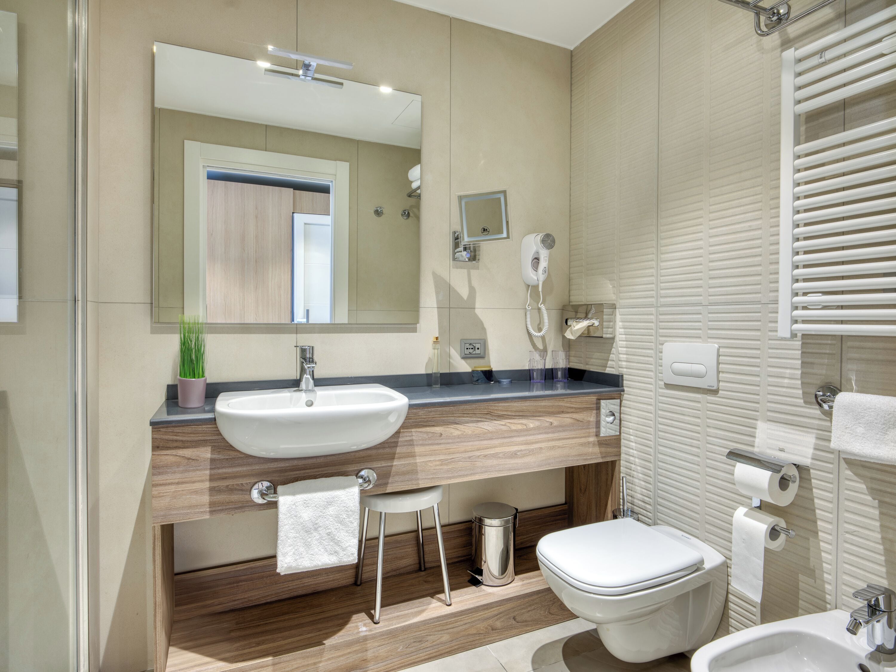 Chambre Panoramique Double ou avec lits jumeaux, balcon, vue lac | Salle de bain