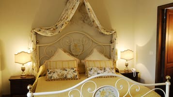 Hochwertige Bettwaren, Minibar, Zimmersafe, Schreibtisch