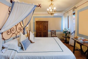 Classic Room, 1 Double Bed (Romantic) | Premium bedding, minibar, in-room safe, desk - Locanda del Molino (Cortona)