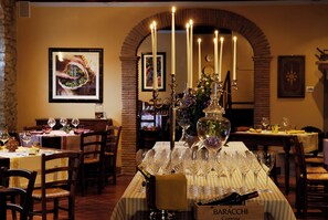 Breakfast, lunch, dinner served; local cuisine, alfresco dining  - Locanda del Molino (Cortona)