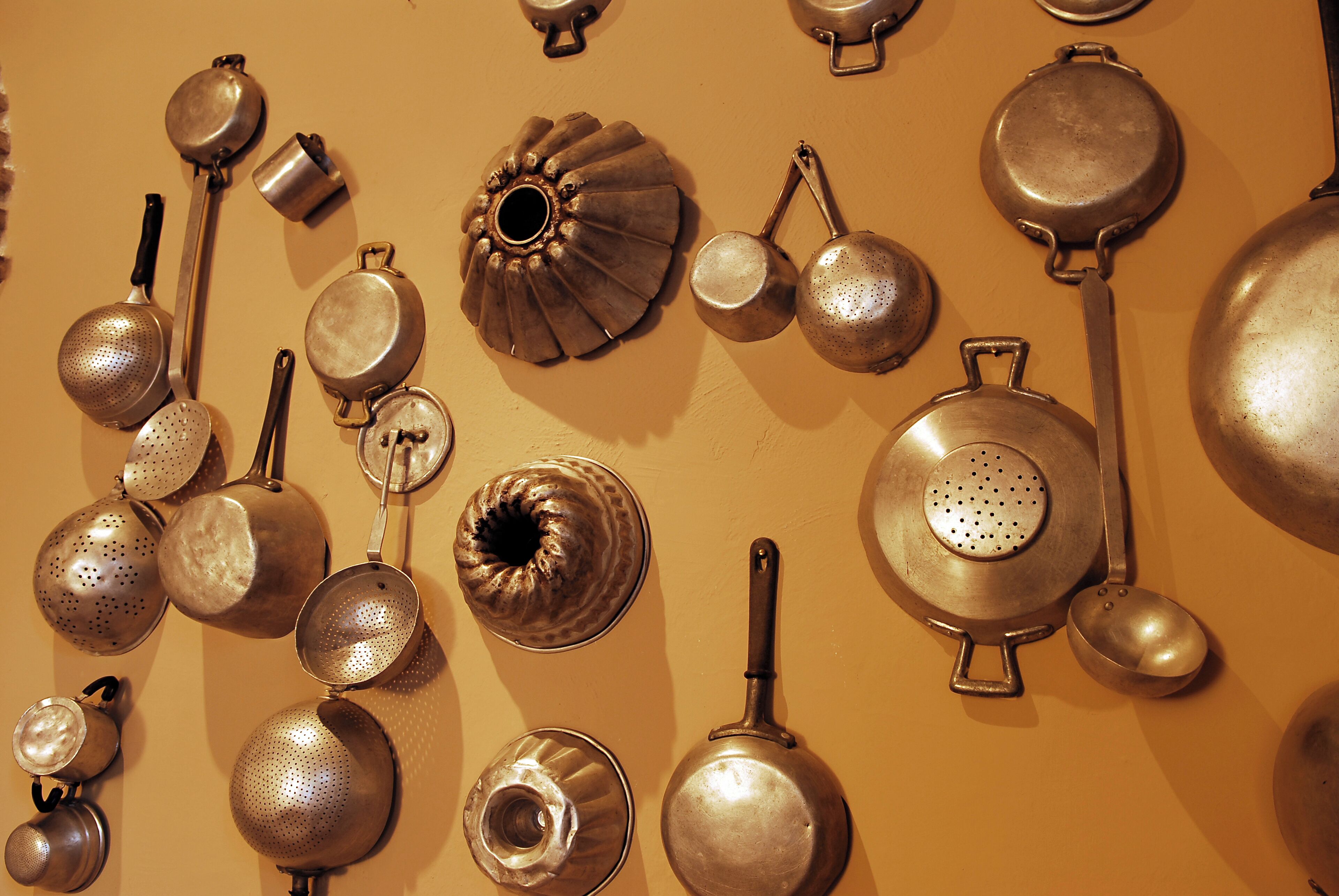 breakfast, lunch, dinner served; local cuisine, al fresco dining