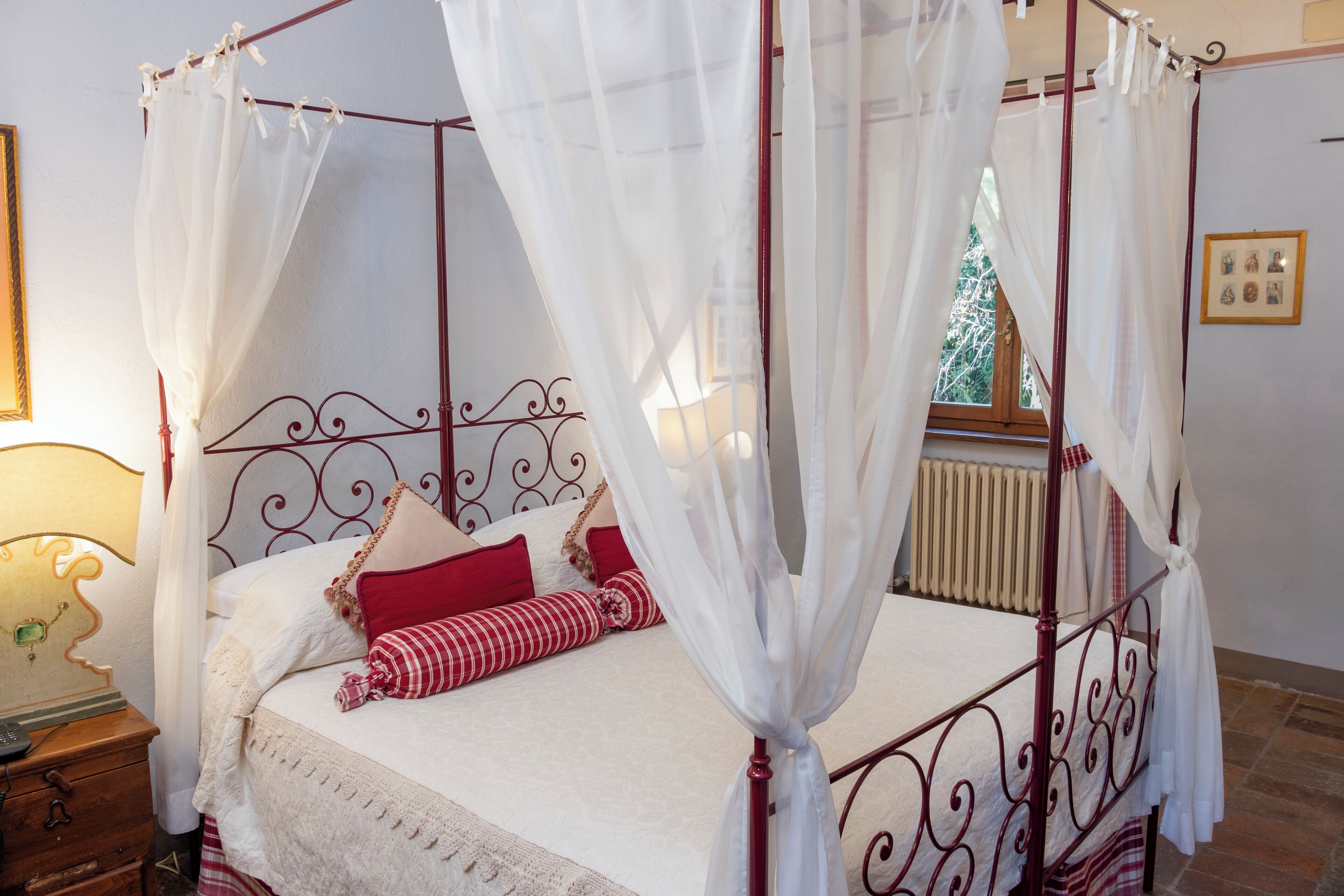 classic room, 1 double bed (romantic) | premium bedding, minibar, in-room safe, desk