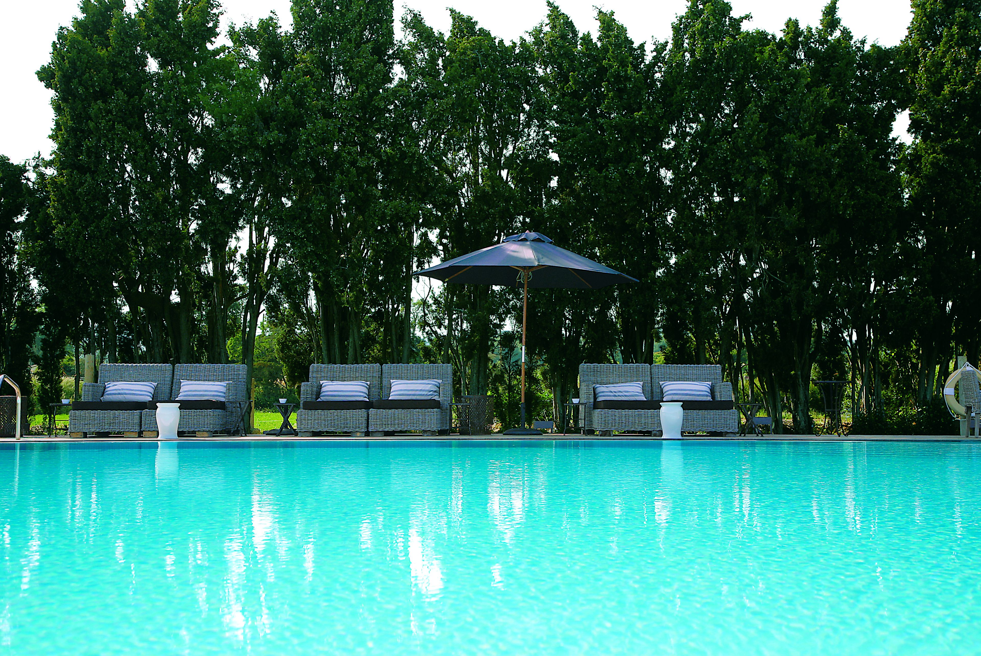 Een seizoensgebonden buitenzwembad