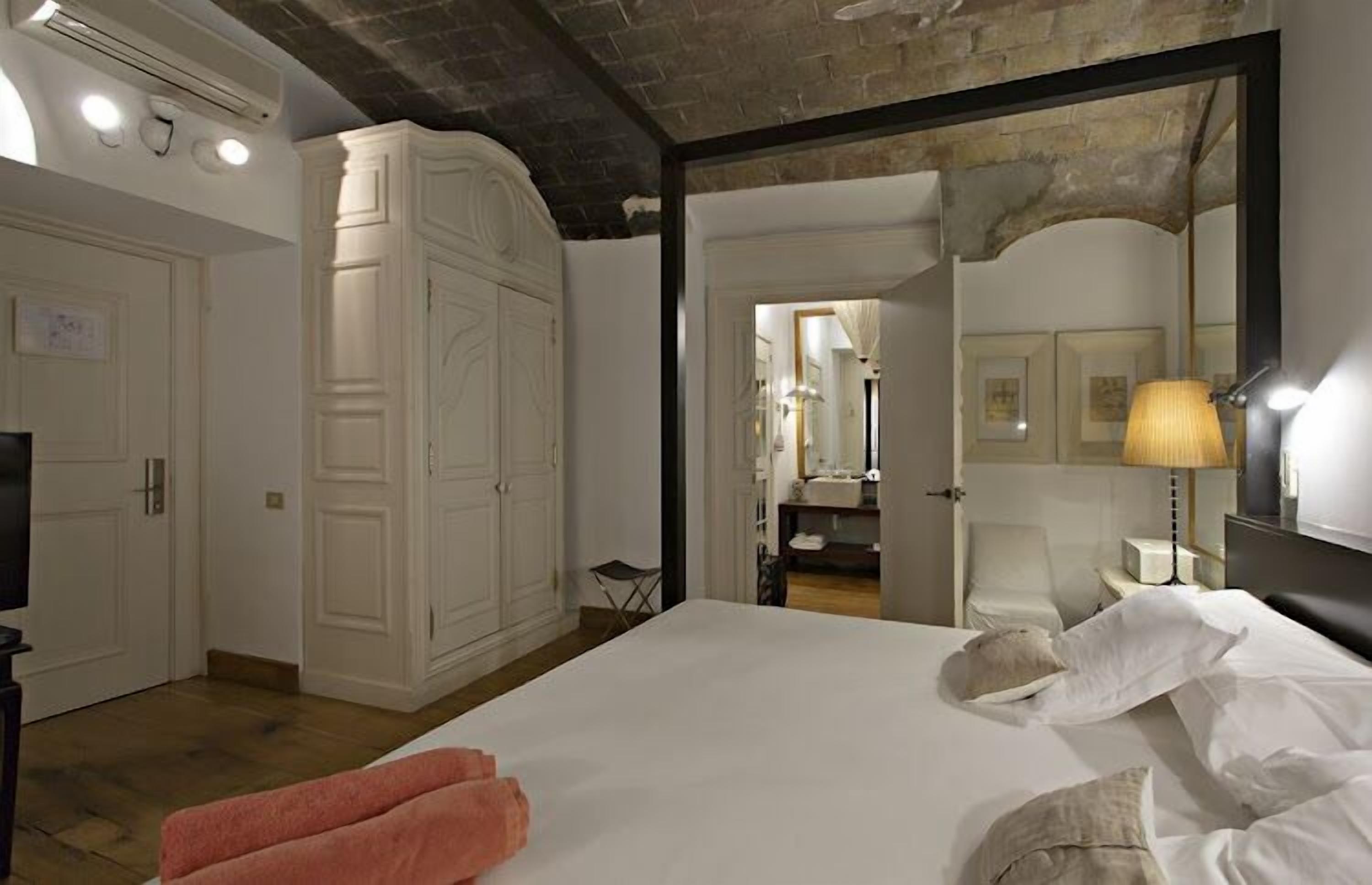 1 bedroom, minibar, in-room safe, desk