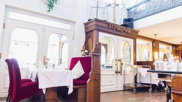 Mittagessen und Abendessen, internationale Küche