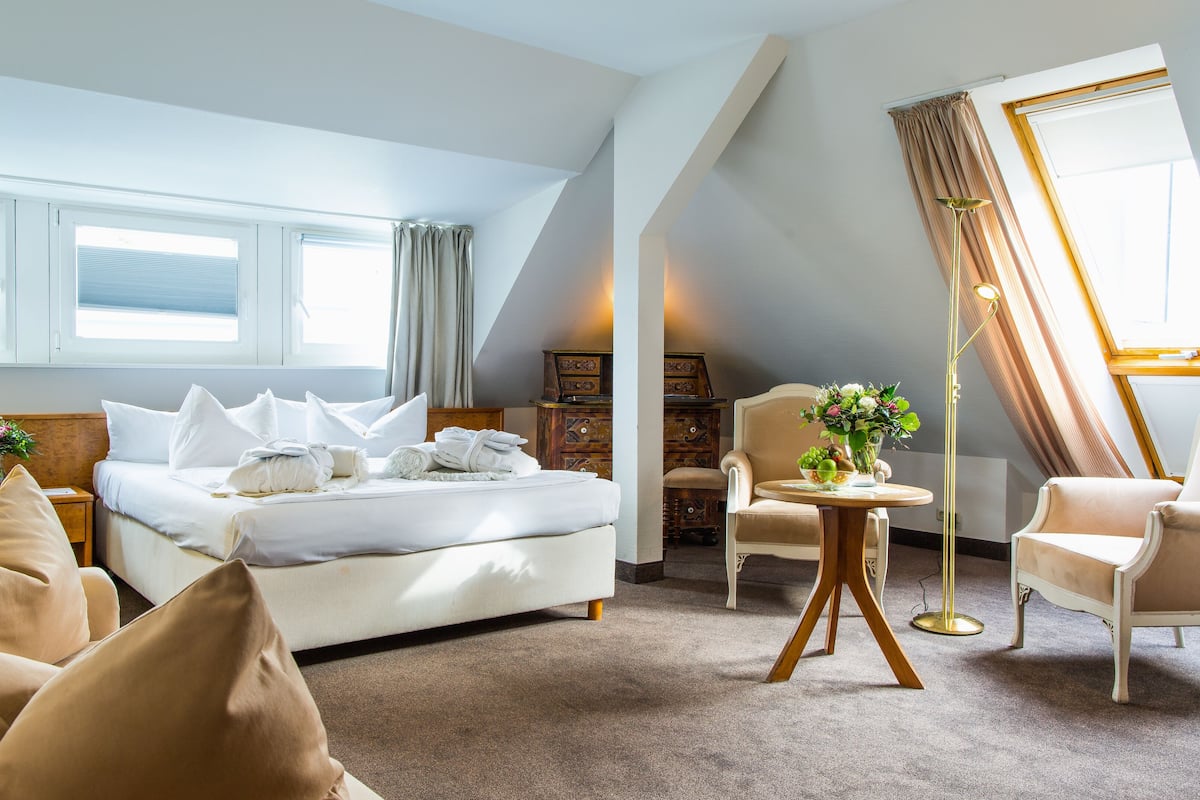 1 bedroom, premium bedding, minibar, in-room safe