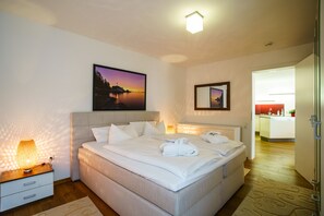 Premium bedding, minibar, in-room safe, individually decorated - Holsteiner Hof (Timmendorfer Strand)