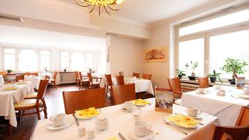 Frukostbuffé varje dag mot avgift