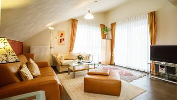 Bộ đồ giường cao cấp, minibar, két bảo mật tại phòng