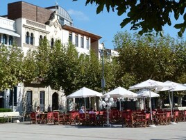 Se sirven desayunos y cocina mediterránea (con vistas al jardín) 