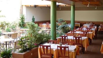 Der serveres morgenmad, frokost og aftensmad