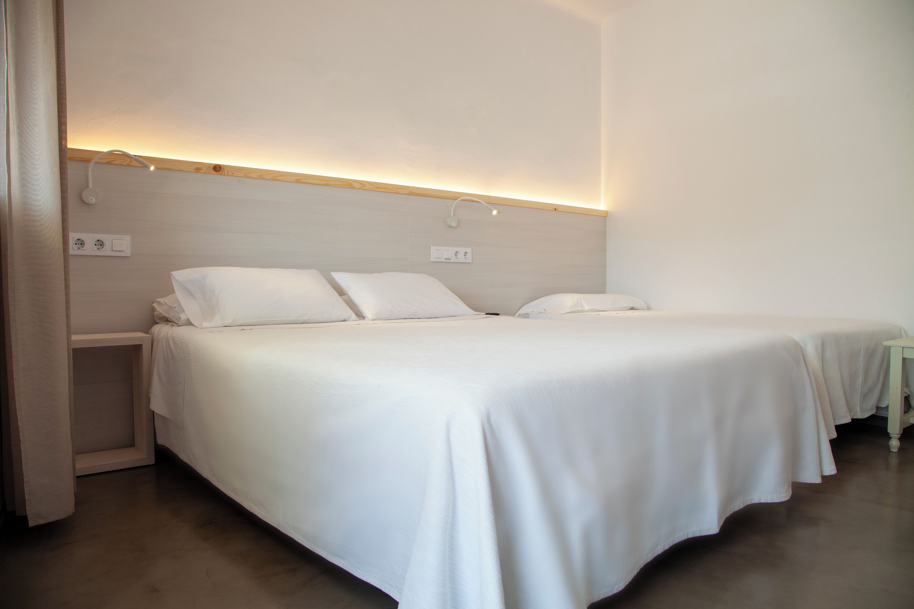 客房内保险箱、遮光窗帘、熨斗/熨板、免费 WiFi