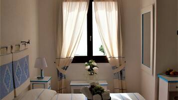 Classic Double Room | Minibar, in-room safe, desk, free WiFi