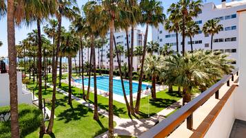 Second Floor Apartment | Hiên