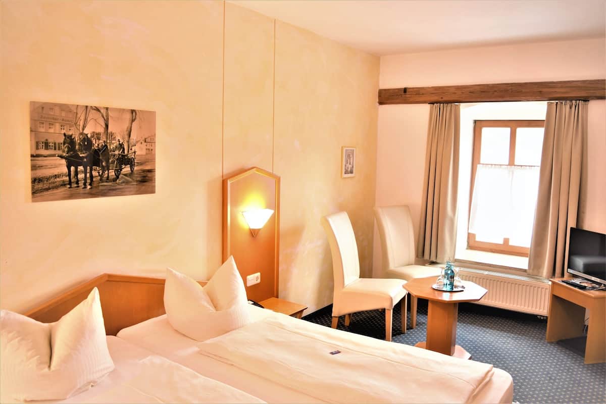 Tweepersoonskamer (Altmühl) | 1 slaapkamer, bedden met traagschuimmatras, een kluis op de kamer