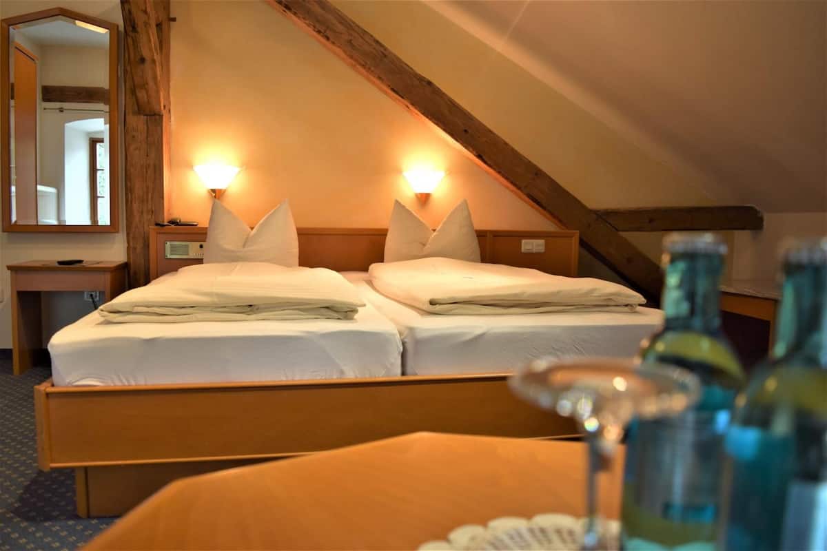 1 bedroom, memory-foam beds, in-room safe, individually decorated