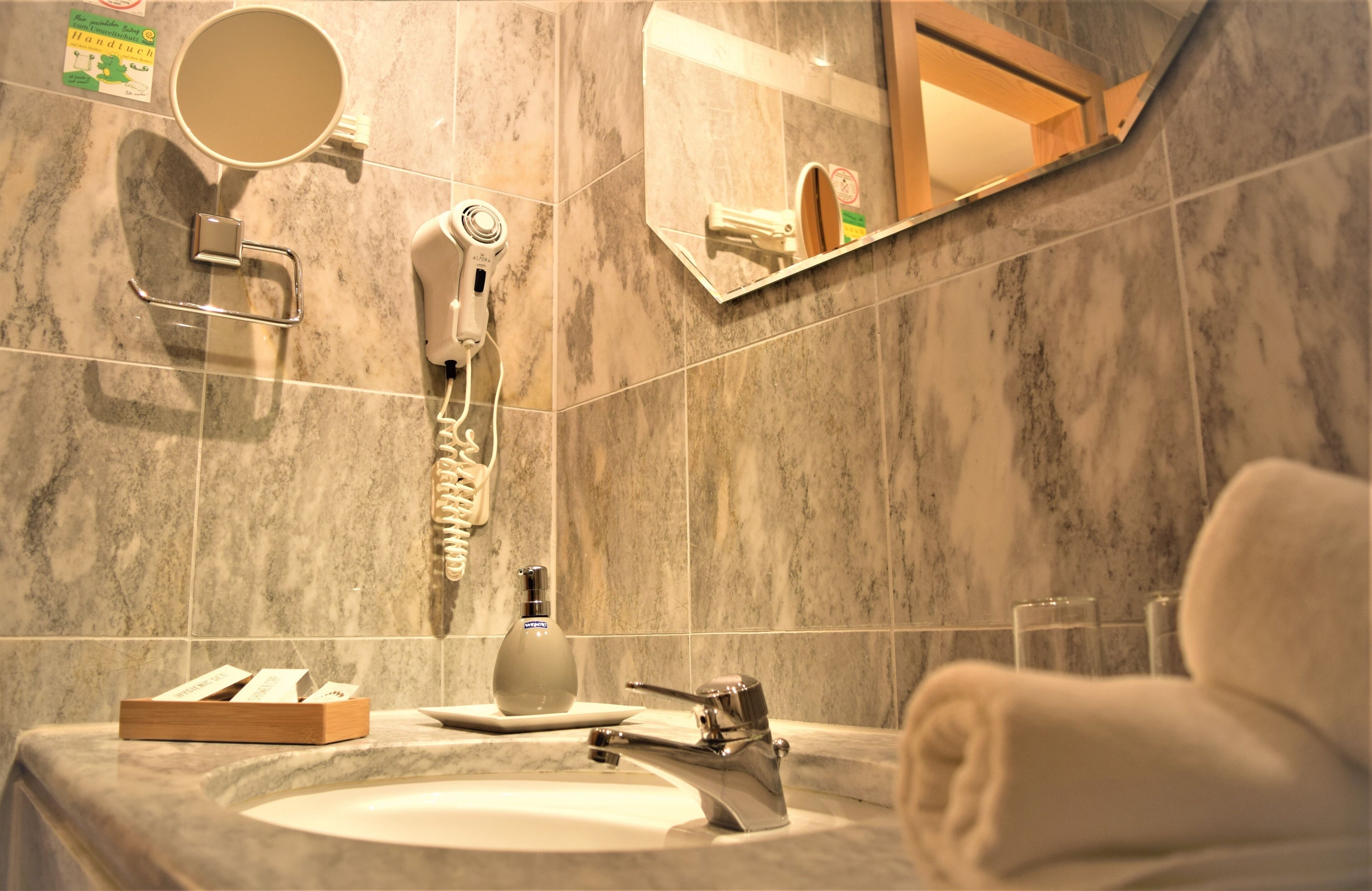 shower, free toiletries, hair dryer, towels