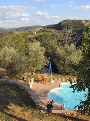 Seasonal outdoor pool, open 9:30 AM to 9 PM, pool umbrellas - B&B La Fonte del Machiavelli (San Casciano in Val di Pesa)