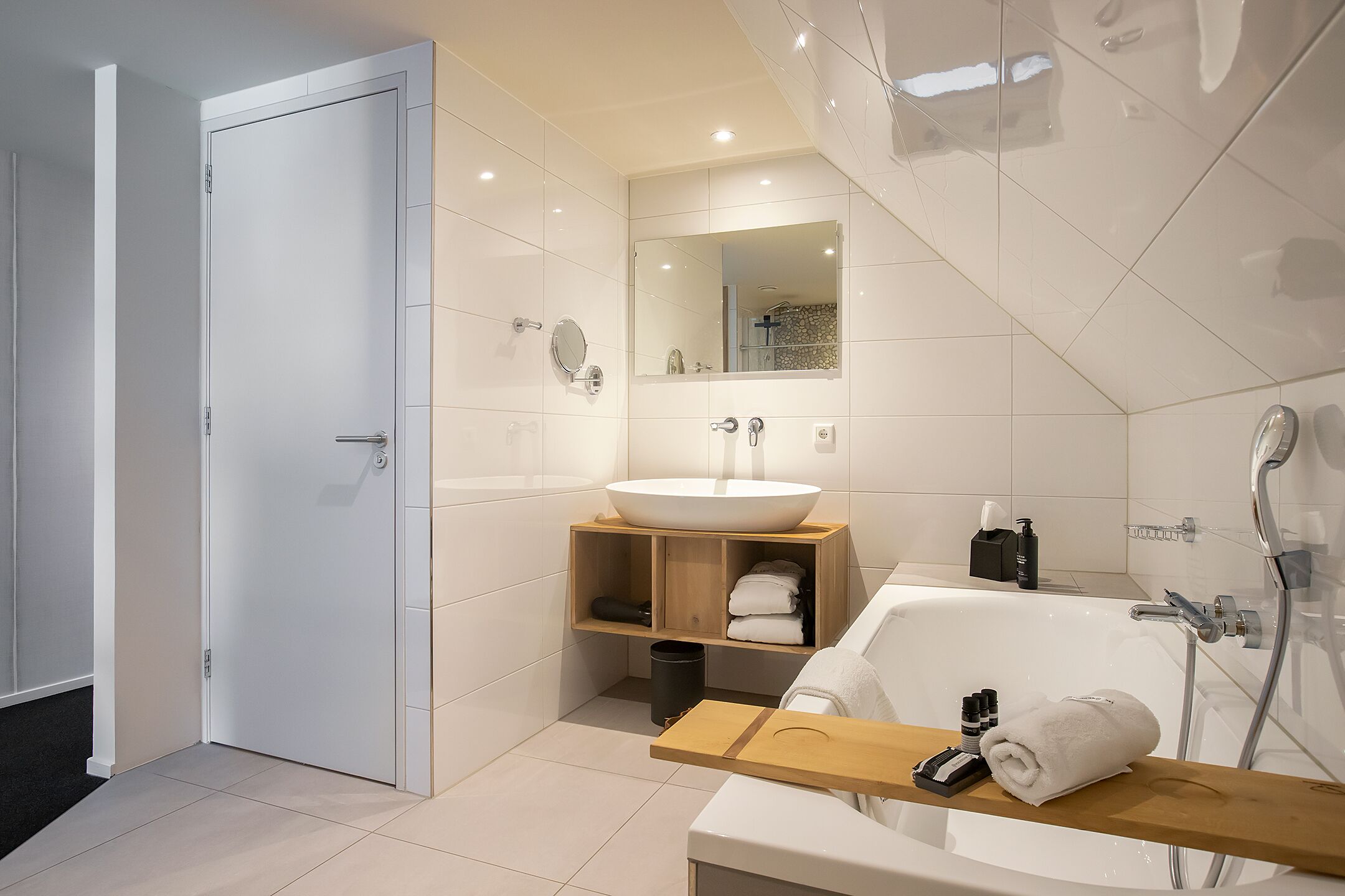 suite, garden view | bathroom | hair dryer, bathrobes, slippers, towels