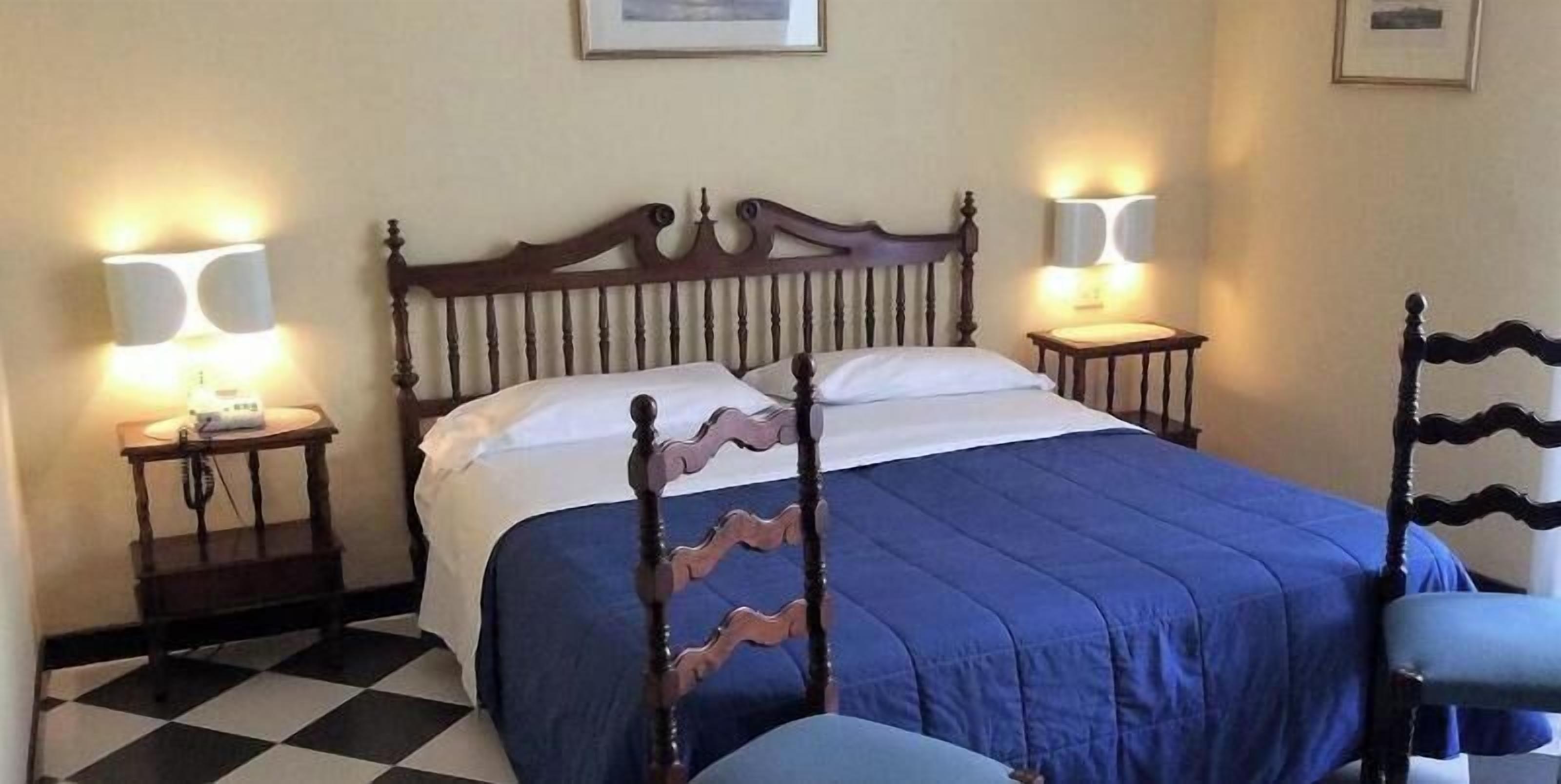 Literie hypoallergénique, matelas Select Comfort, minibar