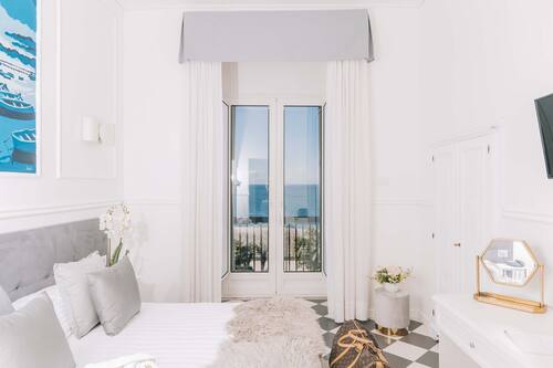 Roupas de cama antialérgicas, camas Select Comfort, frigobar