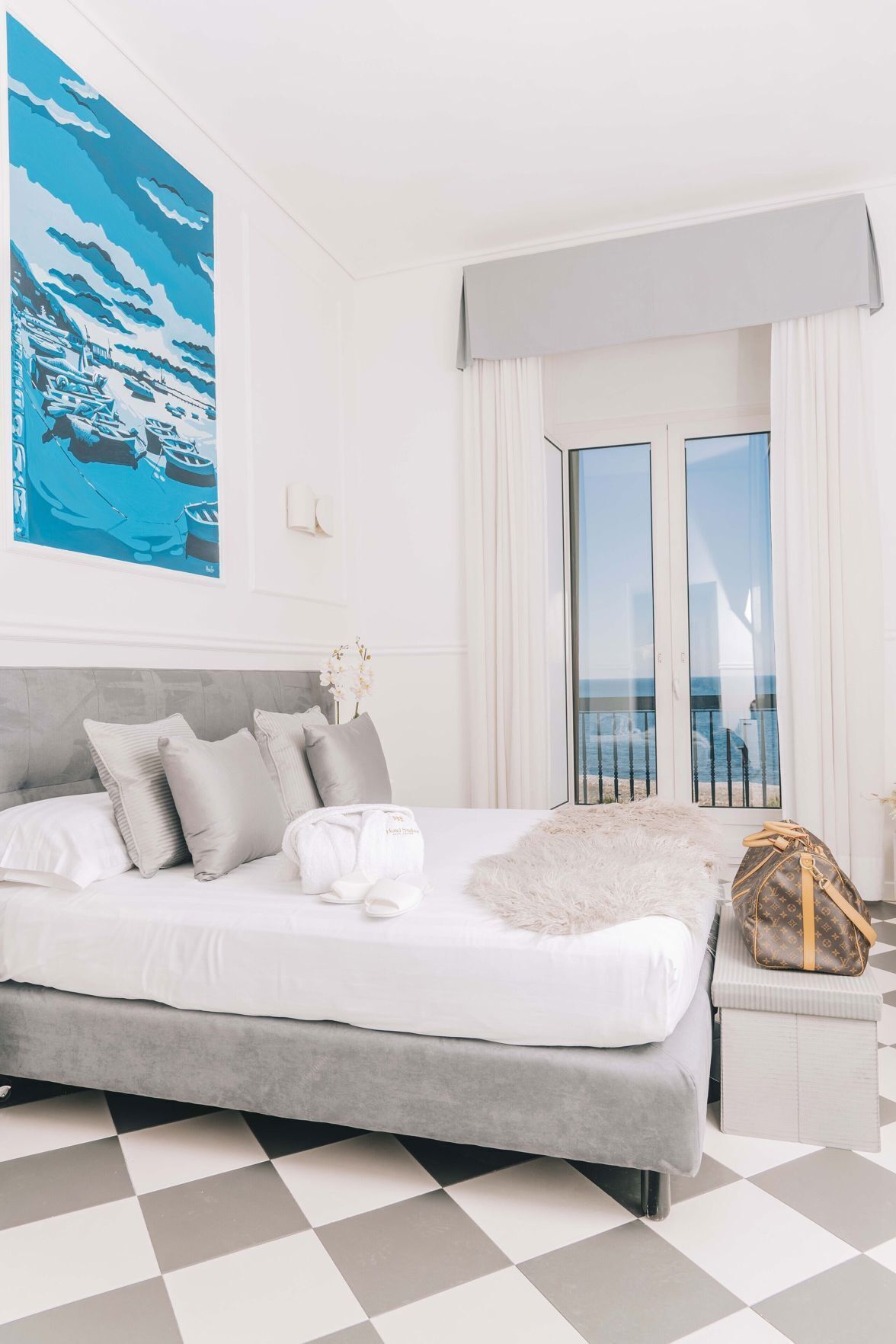 Hypo-allergenic bedding, Select Comfort beds, minibar, in-room safe
