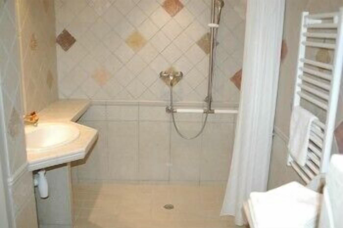 double room | bathroom | free toiletries, hair dryer, towels