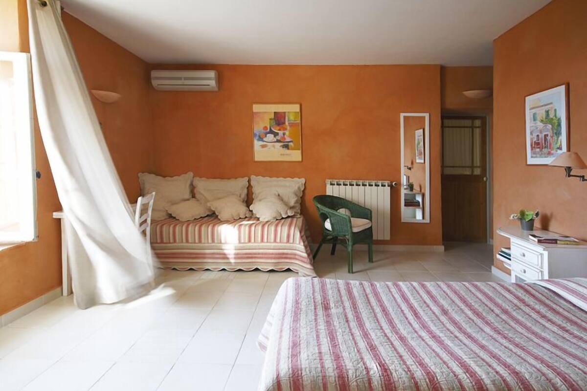 Triple Room | In-room safe, desk, soundproofing, iron/ironing board (on request)