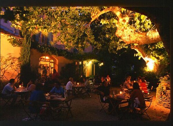 Breakfast, lunch, dinner served; Regional cuisine, garden views 