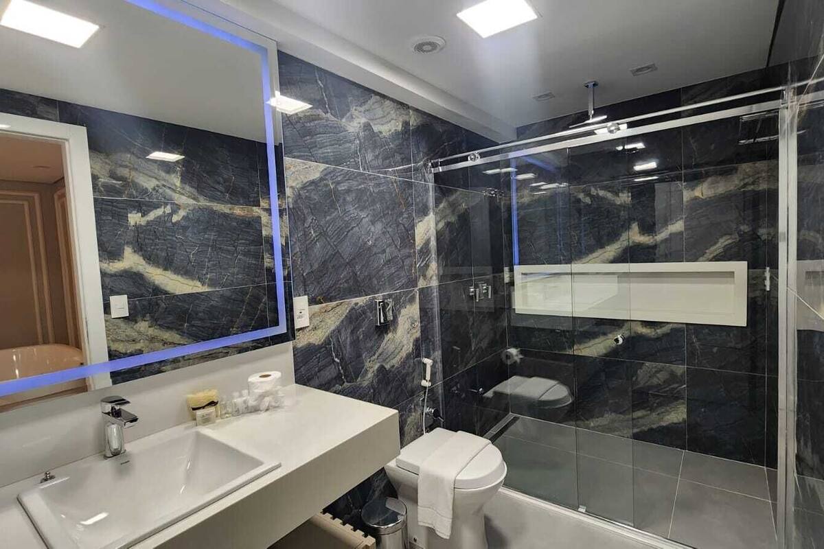luxury studio suite | bathroom | shower, rainfall showerhead, free toiletries, hair dryer