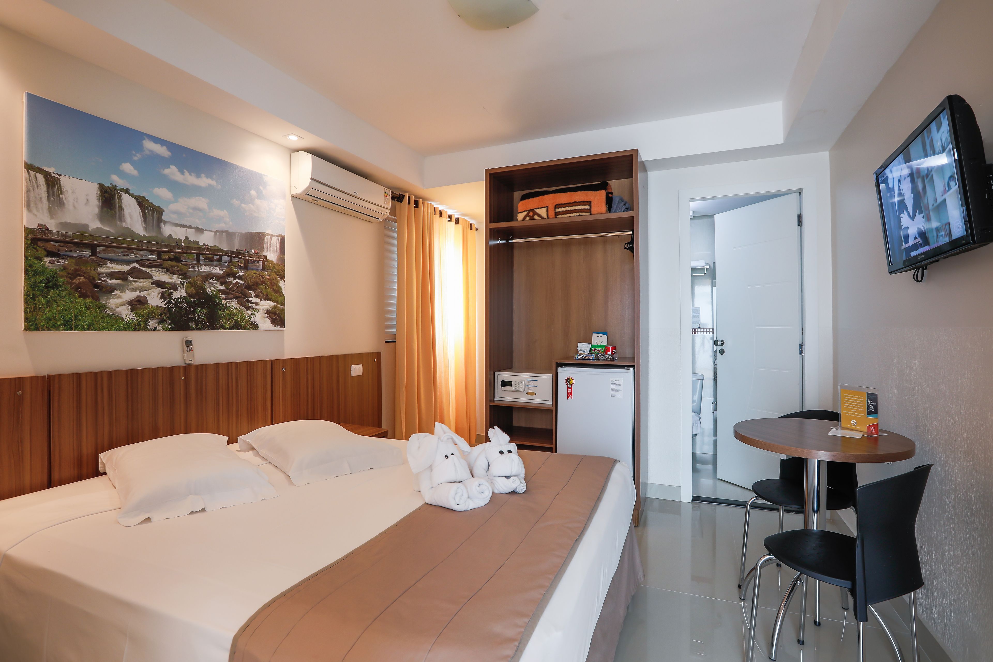 1 bedroom, hypo-allergenic bedding, minibar, in-room safe