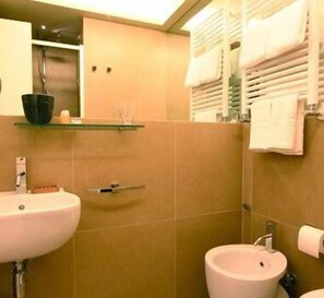 Comfort-Doppelzimmer zur Einzelnutzung | Badezimmer