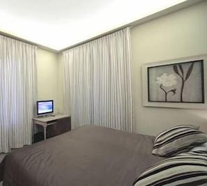 Premium bedding, minibar, in-room safe, desk - Hotel Valeri (Rome)